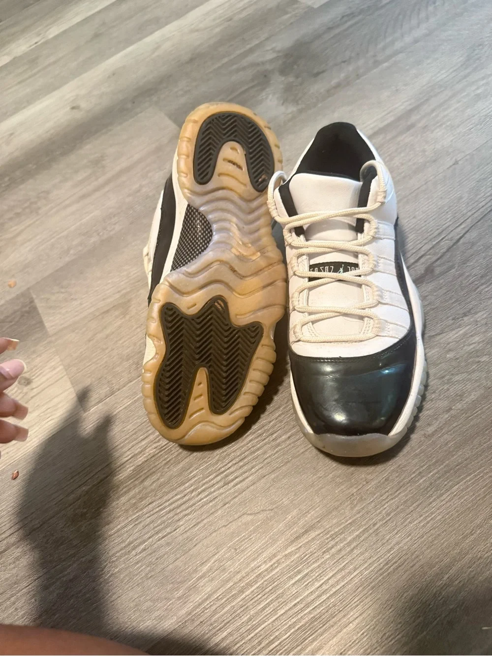 Jordan Kids Low-Top Sneakers in White and Black